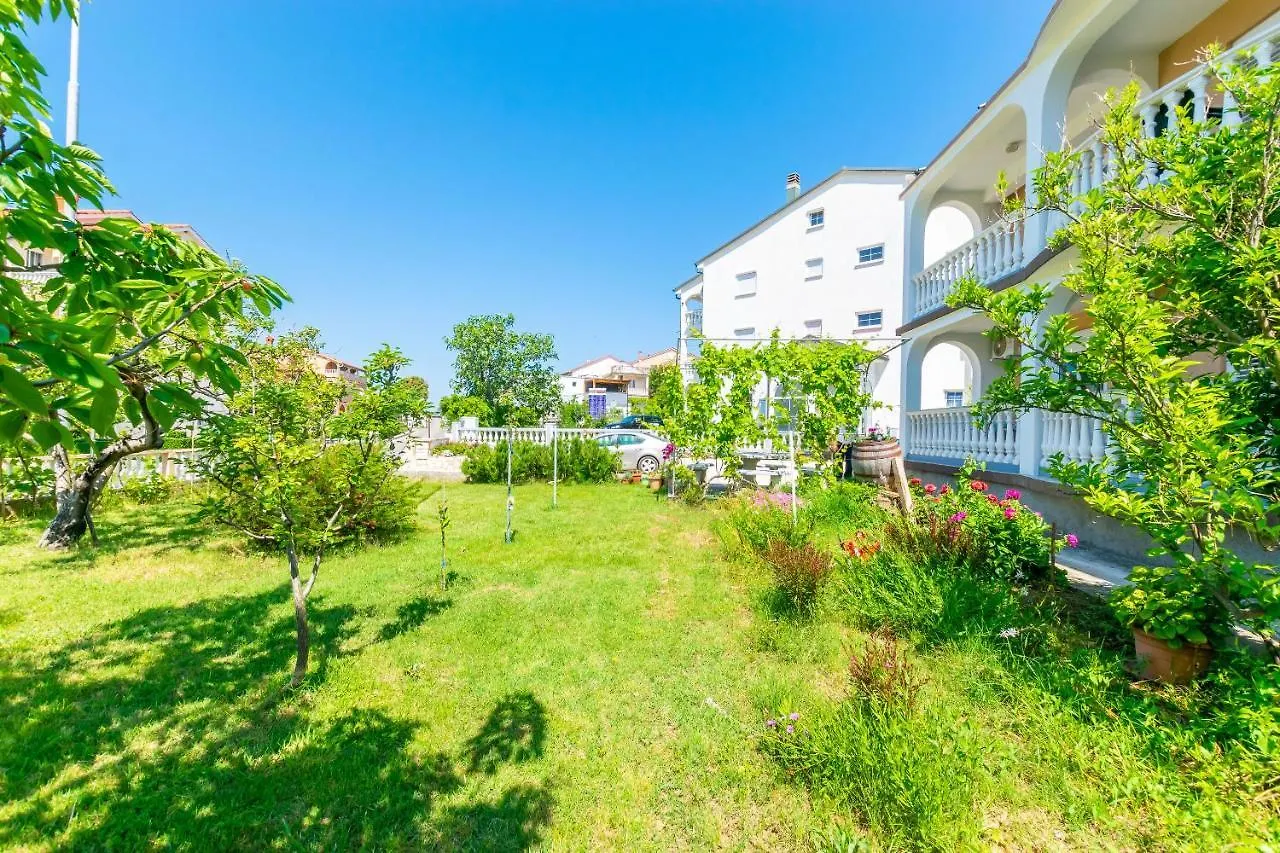 Apartments Antun M Lopar