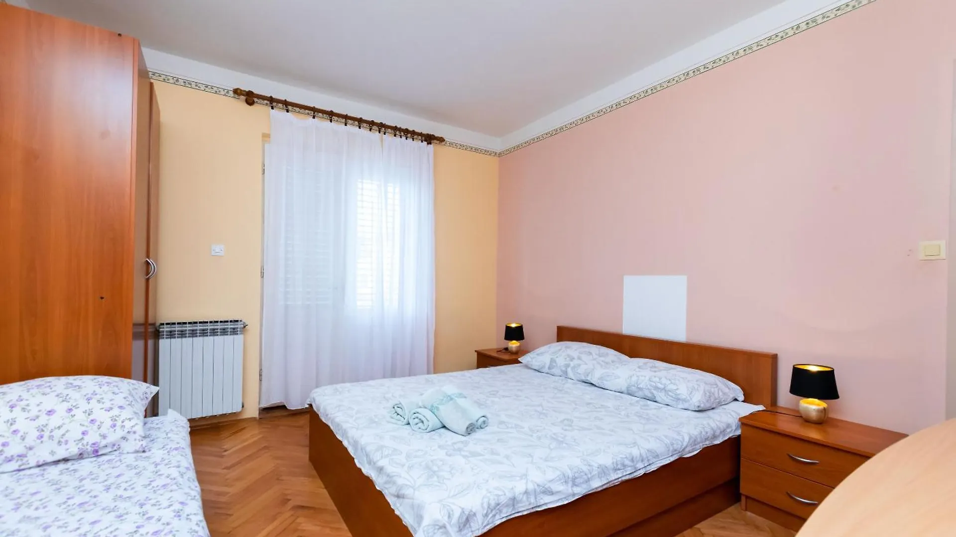 Apartments Antun M Lopar